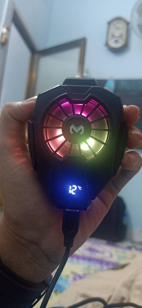 Nói chung tản nhiệt là có, mức tản nhiệt chỉ từ trung bình đến khá, từ 40 độ xuống còn 29,5 độ trong điều kiện không điều hòa, không ồn, cái báo nhiệt thì nó báo ở mặt kim loại và đương nhiên cần time để đánh giá thêm. Nói chung tản nhiệt là có, mức tản nhiệt chỉ từ trung bình đến khá, từ 40 độ xuống còn 29,5 độ trong điều kiện không điều hòa, không ồn, cái báo nhiệt thì nó báo ở mặt kim loại và đương nhiên cần time để đánh giá thêm.