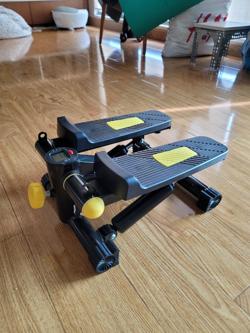 Chất lượng chấp nhận được với mức giá tiền
Dây thun kháng lực có độ đàn hồi kém
Có nhớt đính kèm, vô nhớt kỹ lắm mới bớt tiếng kêu cọt kẹt