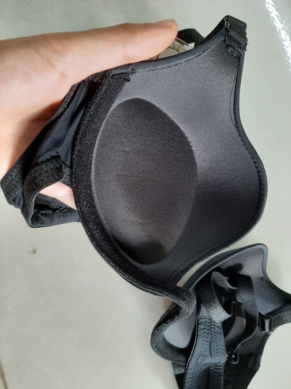 Áo đẹp như hình, mặc thoải mái, ôm và nâng ngực. Được tặng thêm 1 dây mặc thay đổi kiểu hàng ngày cho đỡ chán. Sẽ ủng hộ lần sau.