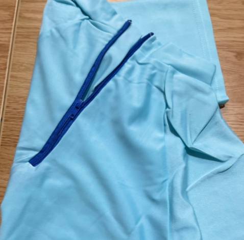 bộ đồ xinh giao nhanh. chất liệu vải đẹp với size như mô tả. hài lòng khi mua hàng tiki . cho 5 sao