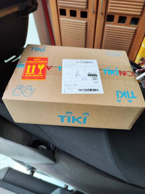 Di chuột ổn, kiểu dáng hơi to,kết nối dễ và nhanh, dùng cho được cả đt android, iphone thì chưa thử. Mỗi tội để im lâu khi đụng lại thì phản hồi hơi lâu chắc do chế độ tiết kiệm pin !? Nói chung ổn trong tầm giá. Độ bền chưa biết. Thanks shop