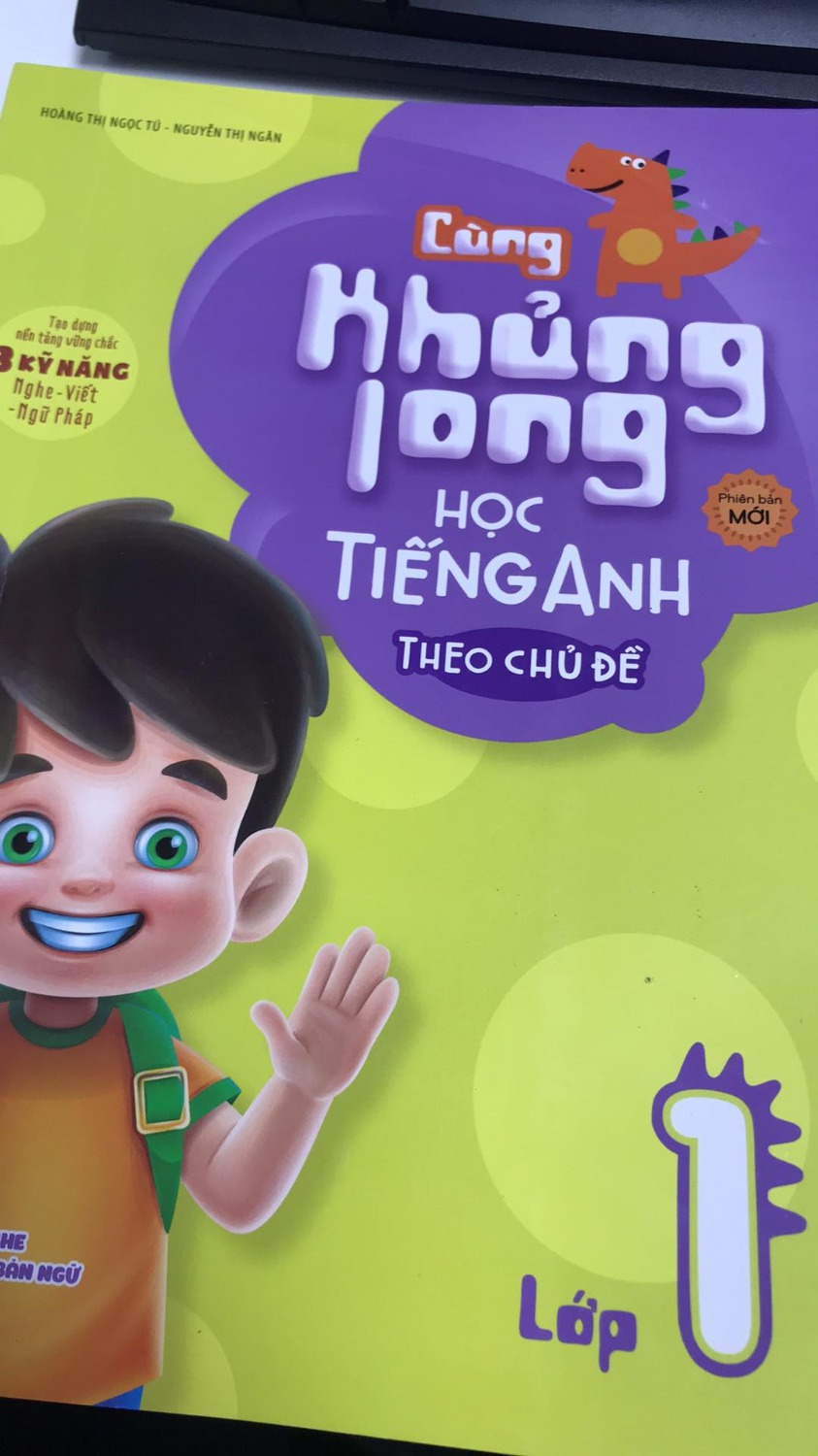 Mình mua sách này cho con mà thấy nó hứng thú học lắm, sách in màu nên rất sinh động, bé nhà mình rất thích, cộng thêm có file nghe nên bé phát âm chuẩn lắm, Mình hi vọng khởi đầu như thế là tốt, mình sẽ mua thêm cuốn 2,3 cho bé học dần ! Mình mua sách này cho con mà thấy nó hứng thú học lắm, sách in màu nên rất sinh động, bé nhà mình rất thích, cộng thêm có file nghe nên bé phát âm chuẩn lắm, Mình hi vọng khởi đầu như thế là tốt, mình sẽ mua thêm cuốn 2,3 cho bé học dần !