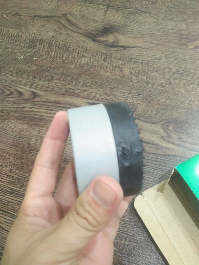 không như quảng cáo, sản phẩm không có thương hiệu. sản phẩm sử dụng là nhựa chết. sản phẩm không thể sử dụng