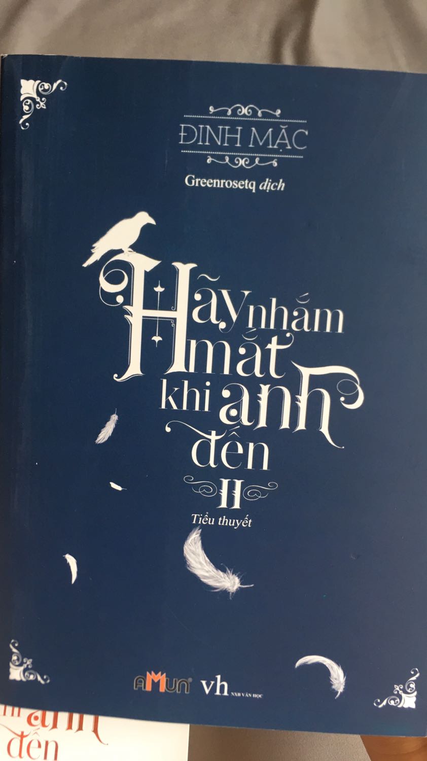 Hàng giao nhanh trước dự kiến, không bọc chống sốc nhưng sách không bị gì. Mặt trước sách hơi bẩn và xước nhưng mình không đòi hỏi gì nhiều, vì nhiều khi ra nhà sách vừa mua giá gốc mà có khi sách còn bị lỗi nữa. Nói chung là hài lòng ớ :))