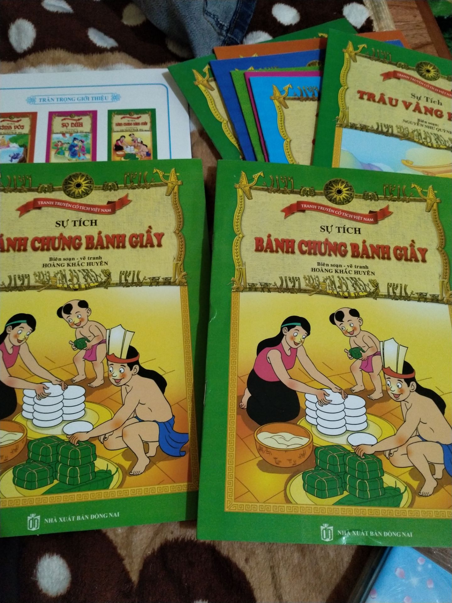 giáo hàng k đúng  với hình, toàn những truyện lạ k giống với bài đăng .giao còn bị  trùng 2 quyển.đề nghị tiki đổi cho mình