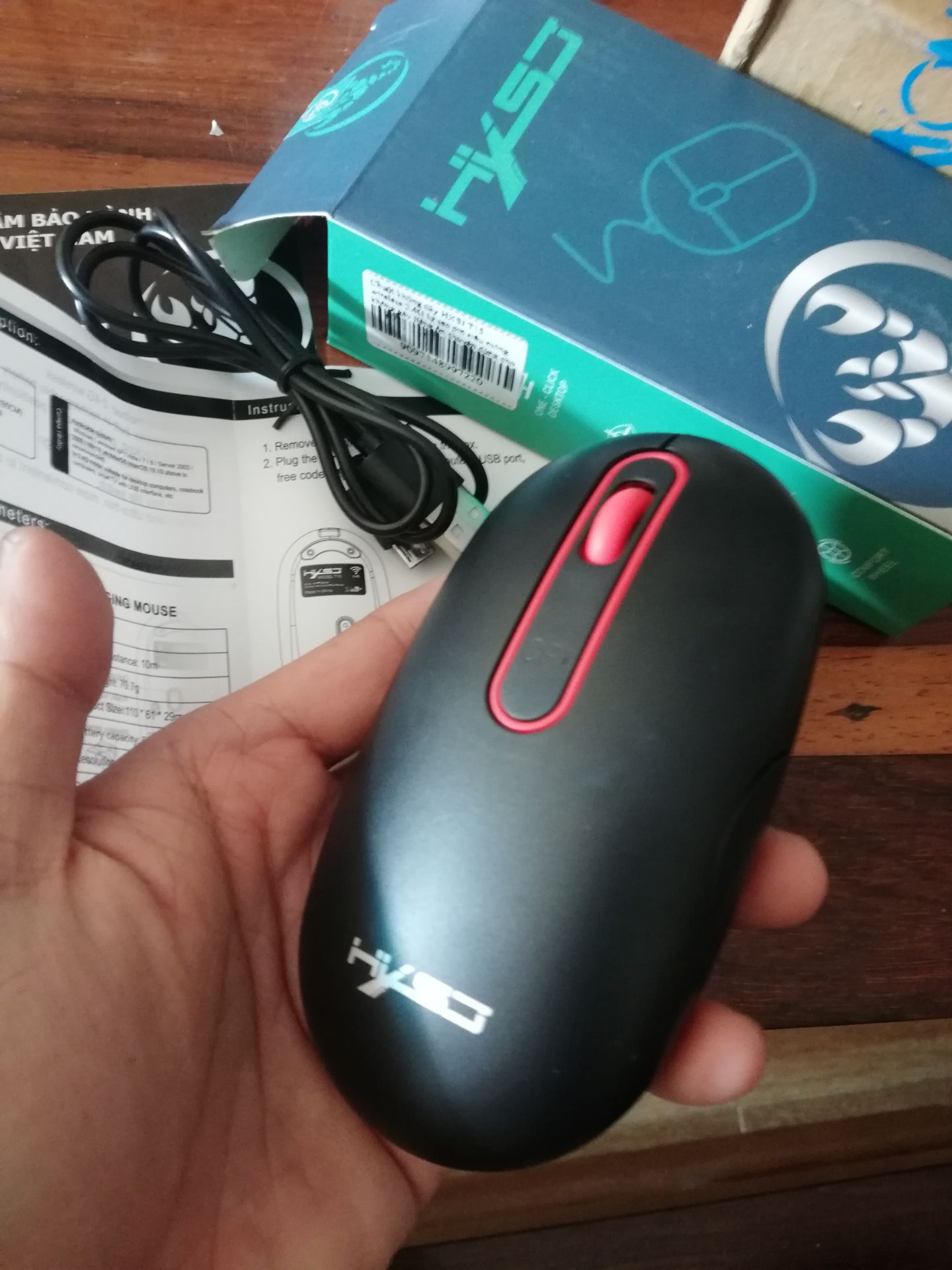 chuột đẹp, cầm thoải mái, thoáng ko nóng tay. Đúng miêu tả. nên mua.