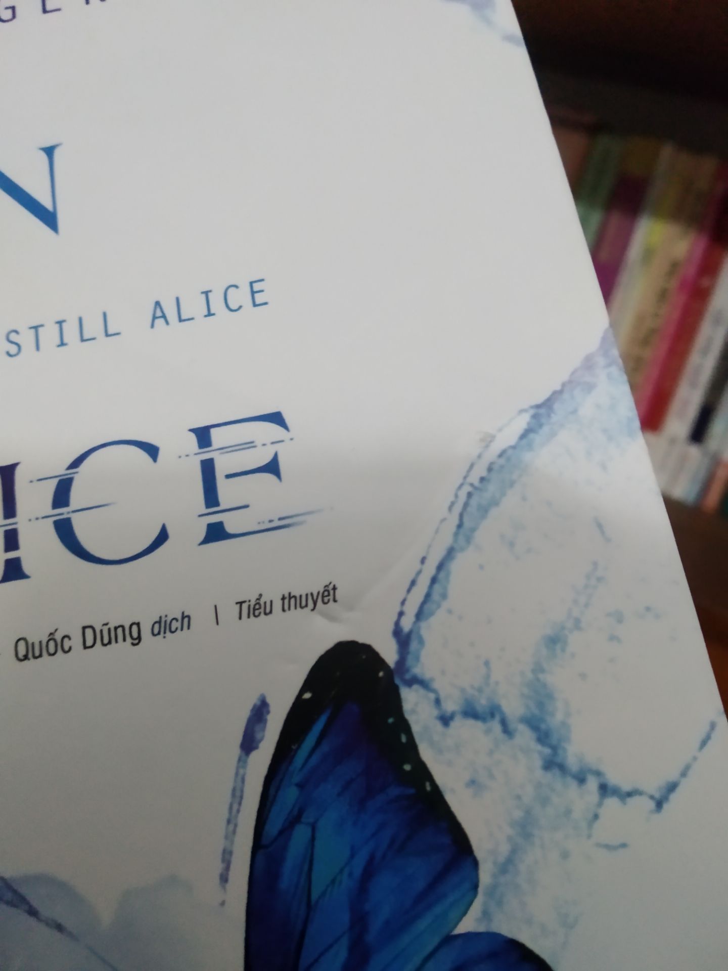 Mình mua chủ yếu vì cái bìa và nội dung khá mới lạ nhưng Tiki phục vụ hàng không tốt. Bìa bị cái gì đè mà tạo thành lõm rõ rệt luôn?