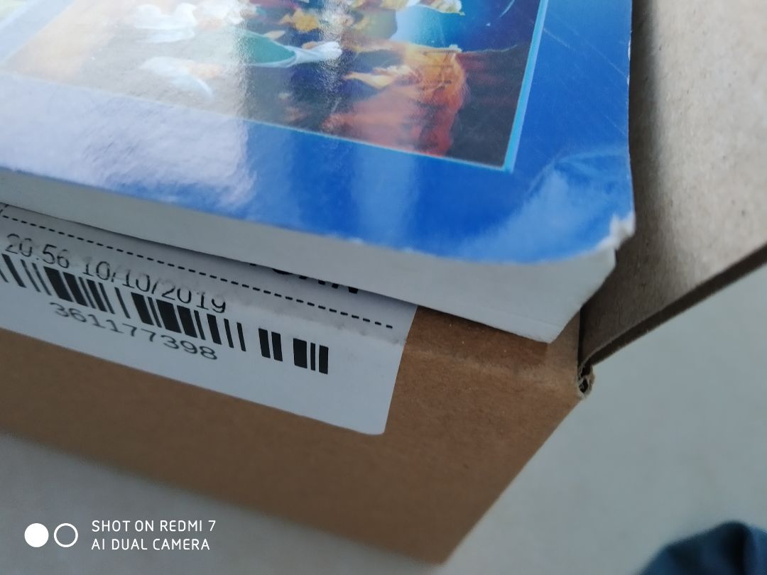 nhận được bưu phẩm hí hửng mở ra thì nhìn cuộn sách phát ngán kinh tởm.
bìa sách cong nhăn nheo, bẩn sách không được bọc lớp bóng ngoài chứng tỏ đã qua sử dụng, trước giờ cứ nghĩ tiki trading uy tín lắm cơ không thể ngờ được súc phạm người mua đến như vậy, nhìn cuốn sách không muốn đọc luôn.