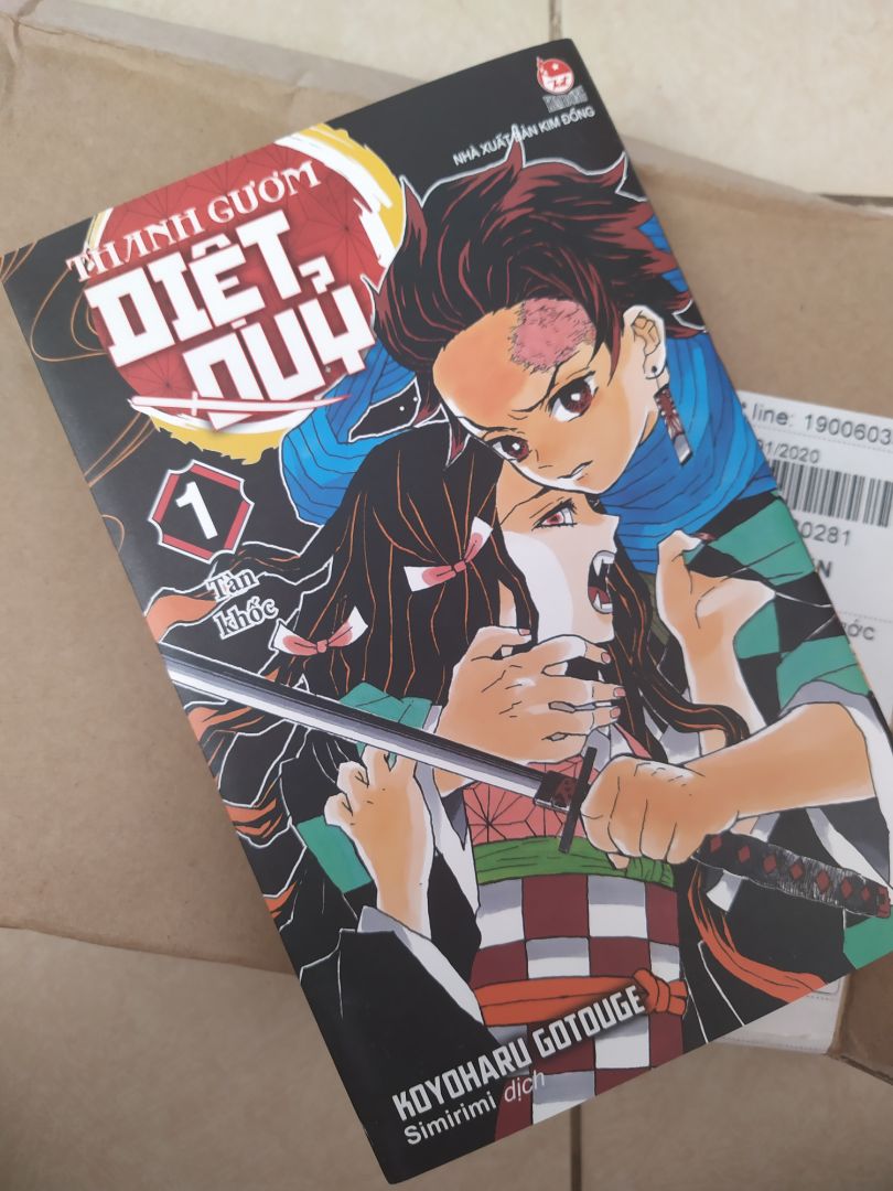 Anh giao tận tình, giao nhanh chóng, chất lượng sản tuyệt vời, sách bên trong không bị móp méo là ưng lắm rồi ạ, đã vậy tranh lại rất xinh xẻo, mượt mà lấy ra mà em phần khích !!! Aaa, em trông lâu rồi mà bây h mới có mừng hết sức đã vậy hôm nay mới 1/2 nữa cơ !! Nói chung là tuyệt vời lắm ạ!!!