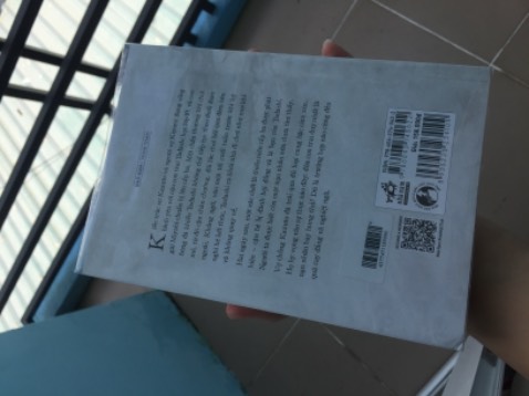 Giao hàng nhanh , shipper thân thiện . Sách hơi cong với nhăn một ít nhưng tổng thể thì 9/10 nha . Nội dung thì mình chưa đọc nha