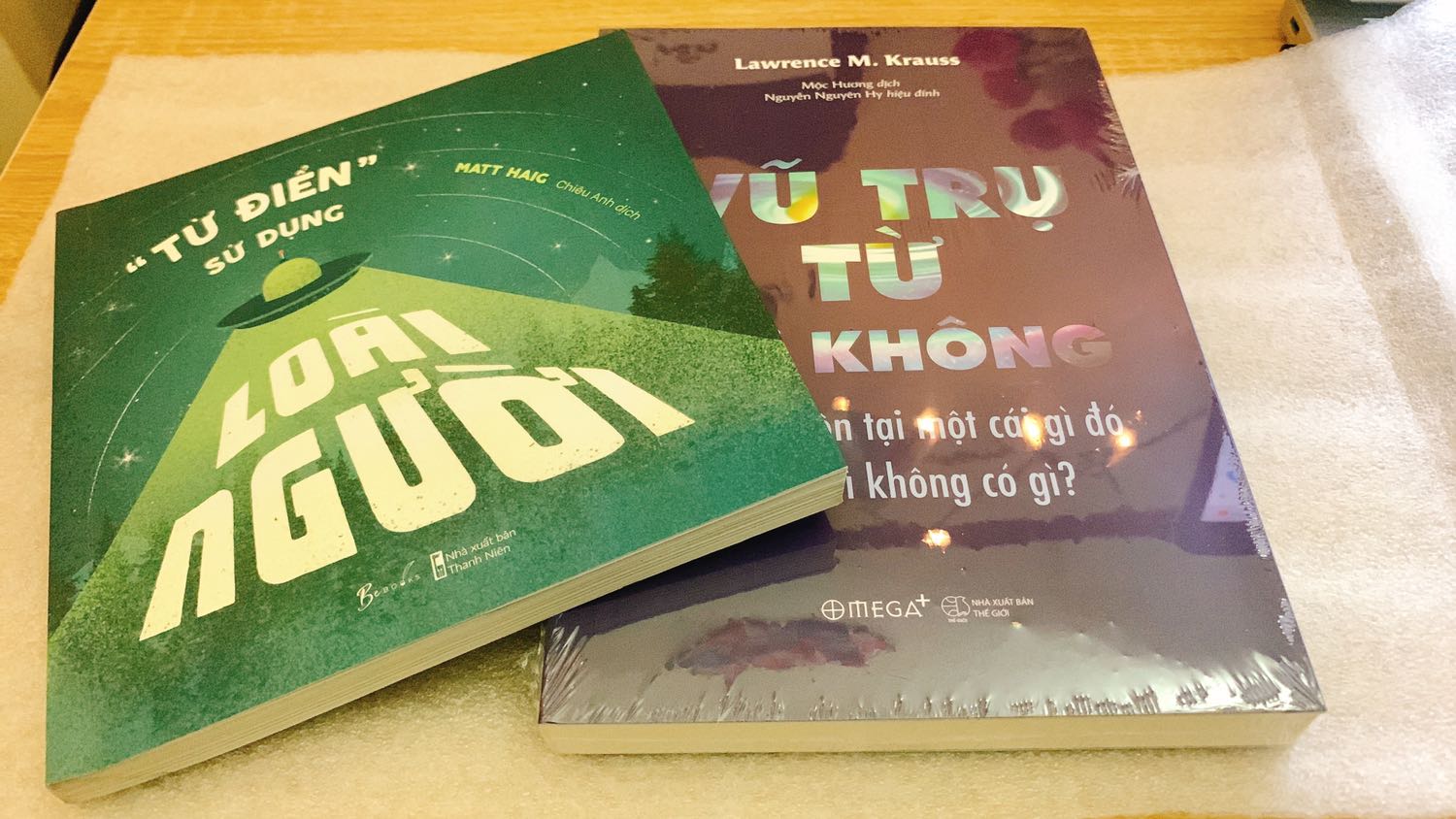 Sách được đóng gói cẩn thận, chắc chắn, có bọc chống sốc cho tất cả các sách, riêng cuốn này có thêm bọc ngoài sách nên mới và đẹp, rất hài lòng 🥰 chưa kịp đọc nhưng hy vọng sách hay