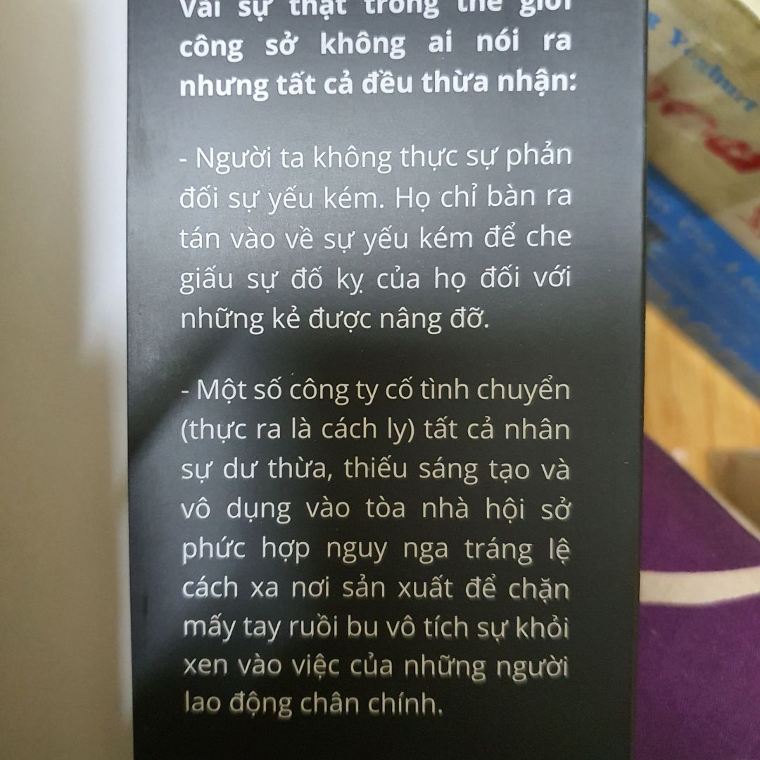 Đây là cuốn sách, nói về nguyên lý của xã hội, Peter theory, trả lời cho một trong những câu hỏi, "Tại sao lại đầy rẫy những người thiếu năng lực đảm nhiệm vị trí quan trọng cần năng lực cao?" Bạn có thể liên đới tới quy luật 80/20 hoặc belt curve.