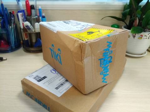 Sản phẩm dùng Ok, nhưng có điều đóng gói không được thẩm mỹ là chắc chắn cho lắm. Ổ cứng thì nhỏ nhưng lại bỏ vào cái hợp TIKI khá to mà không lại có lót hay đêm chống sốc gì ở bên trong,  mình chọn lựa hàng của Tiki Tranning luôn mà vẫn vậy. Không biết của các nhà bán hàng khác thì sao. Mình chỉ hài lòng về vấn đề đóng gói thôi. Sản phẩm dùng Ok, nhưng có điều đóng gói không được thẩm mỹ là chắc chắn cho lắm. Ổ cứng thì nhỏ nhưng lại bỏ vào cái hợp TIKI khá to mà không lại có lót hay đêm chống sốc gì ở bên trong,  mình chọn lựa hàng của Tiki Tranning luôn mà vẫn vậy. Không biết của các nhà bán hàng khác thì sao. Mình chỉ hài lòng về vấn đề đóng gói thôi.