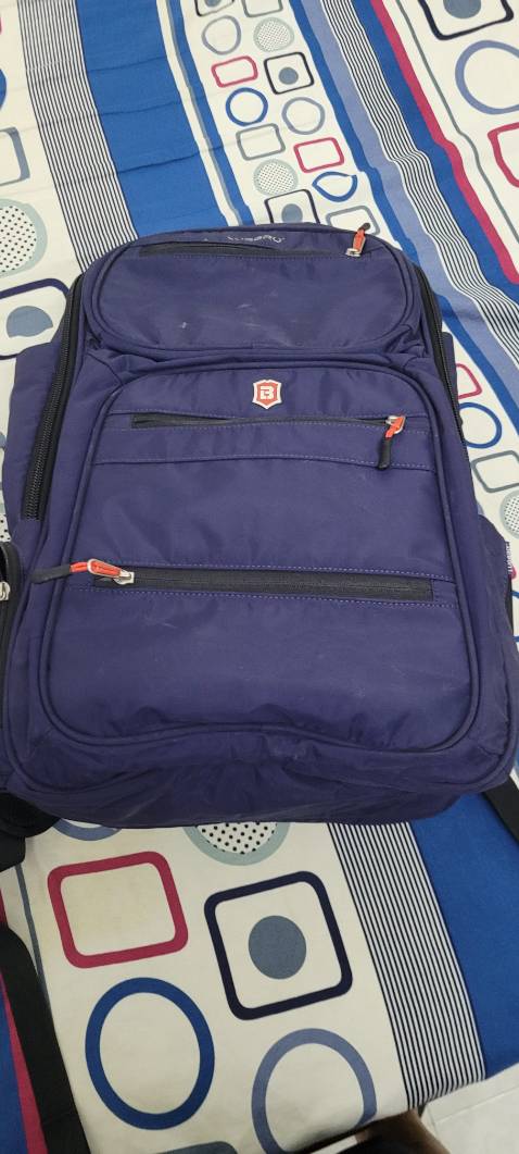 Đã dùng được một thời gian. Balo rất tốt. Đựng được laptop dell M68***ich.