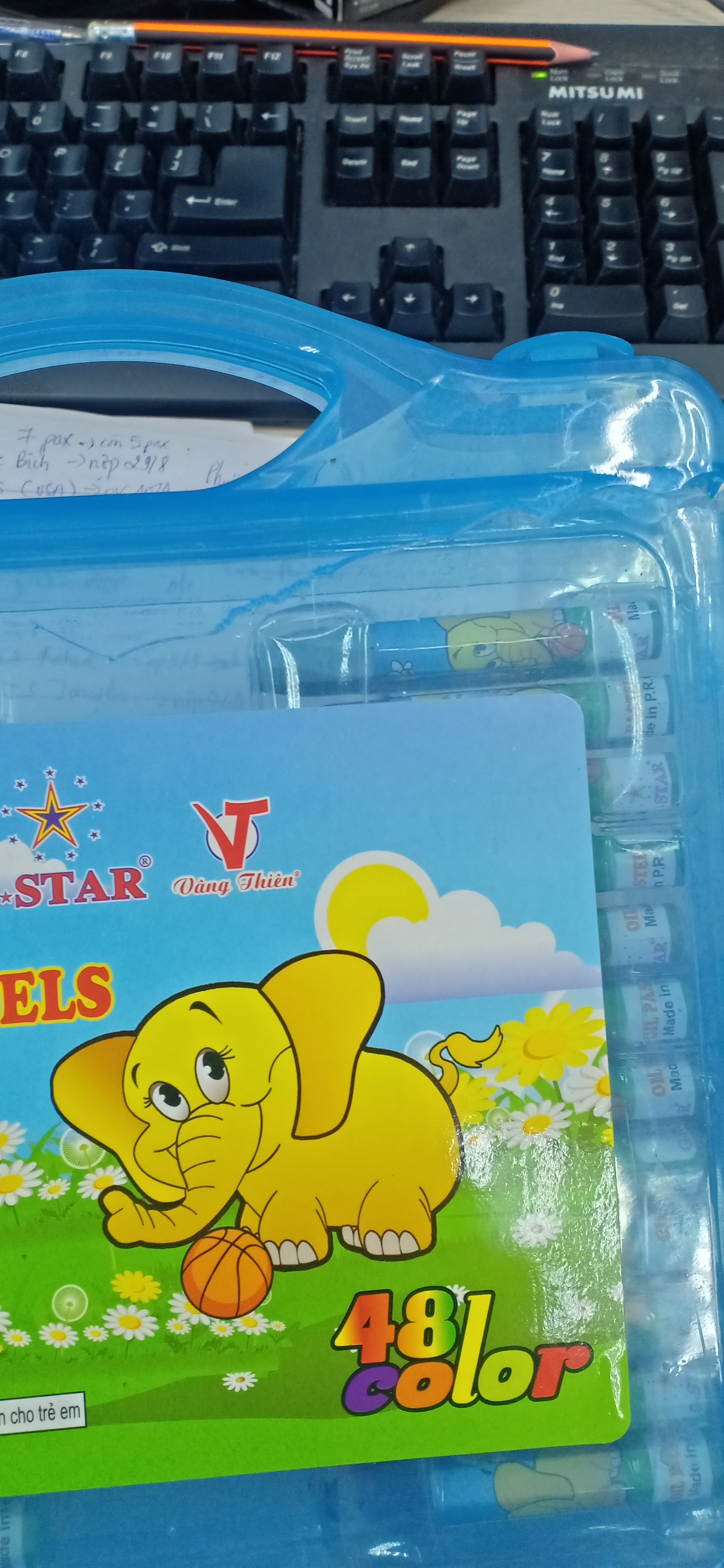 Vừa nhận được hàng sáng nay nhưng hộp bên ngoài bị nứt & bể rồi, không biết do vận chuyển hay sao. Mình muốn đổi hộp khác được không?