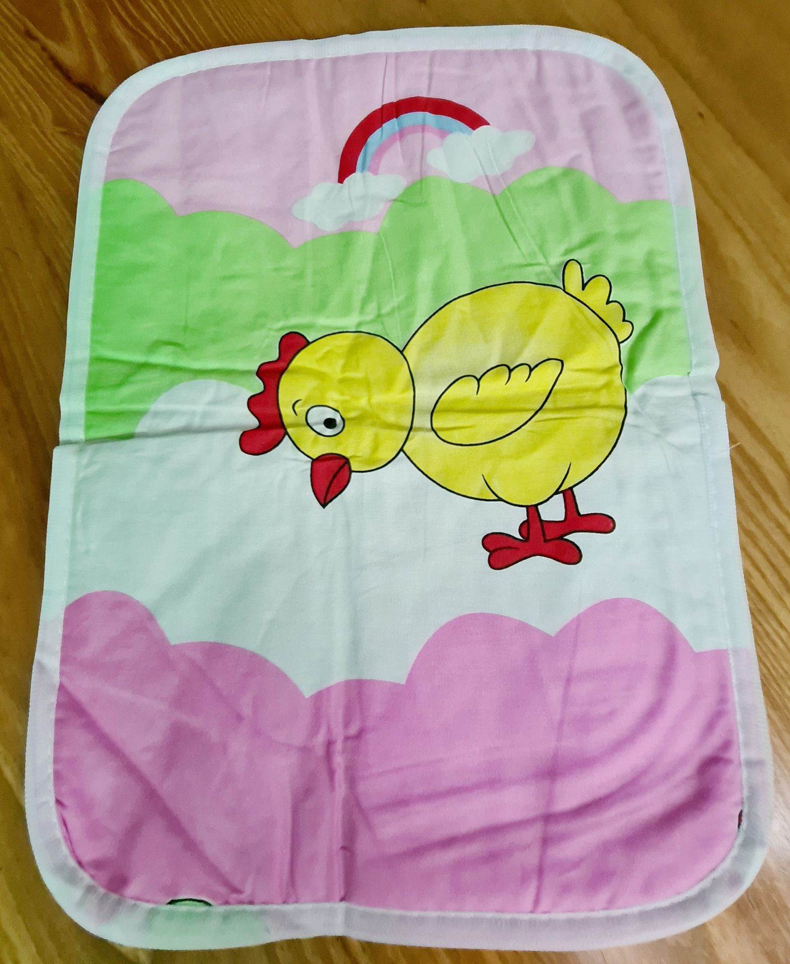 Sản phẩm đúng mô tả,màu sắc rất đẹp chất liệu mềm mịn, đúng nhu cầu cần cho con mình rất hài lòng, giao hàng nhanh đóng gói đẹp!