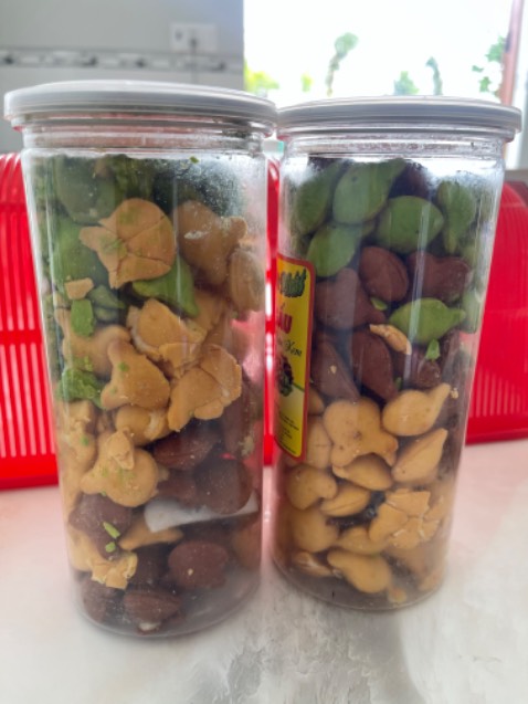 Cầm bánh trên tay, nát bét, k biết là con gấu hay con gì. Mua để cho ng ta mà k dám xho luôn. Sao shop ko gói bằng giấy chống sốc. Để ko như vậy bỏ vào thùng thì bễ nát hết Cầm bánh trên tay, nát bét, k biết là con gấu hay con gì. Mua để cho ng ta mà k dám xho luôn. Sao shop ko gói bằng giấy chống sốc. Để ko như vậy bỏ vào thùng thì bễ nát hết