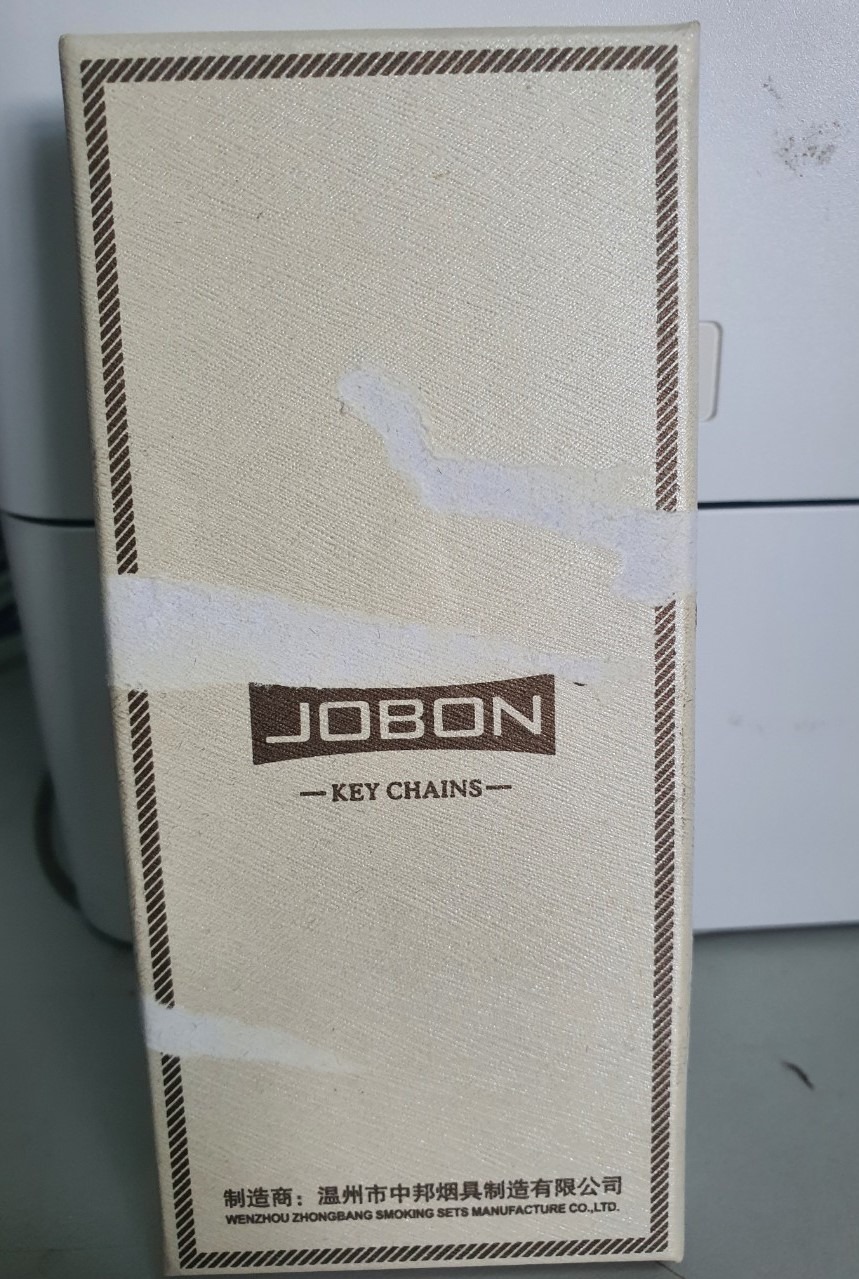 Chất lượng sản phẩm đẹp nhưng đóng gói thiếu trách nhiệm, dán băng keo trực tiếp lên hộp làm cho khi gỡ dù cẩn thận vẫn không giữ được chất lượng. Phải chi các bạn dùng một tờ giấy hoặc cái bọc nhỏ bao lại sẽ không bị hư và cảm giác được tôn trọng nhiều hơn