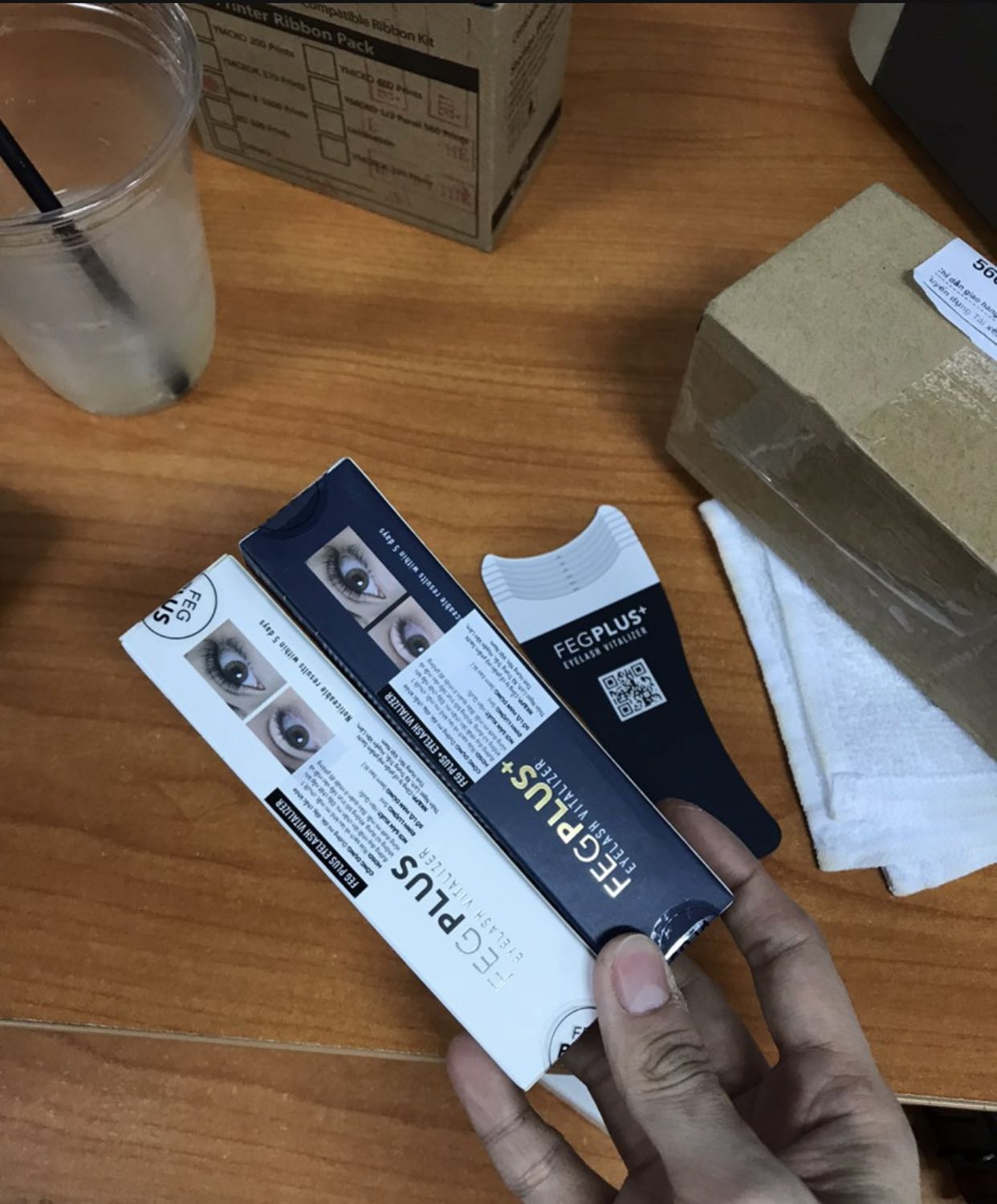 Đây là lần thứ 2 mình quay lại mua,chưa nói về độ dài mi vì mình cảm nhận nó chỉ dài ra được chút xíu nhưng mà có làm dày mi+ ngăn rụng mi khá tốt..mắt mình hay bị ngứa lắm dụi nó mi rụng hoài mà từ hồi dùng e nó mi khoẻ hẳn ra ấy🤗