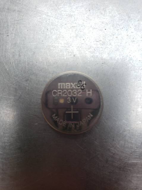 Hàng giả nha mọi người! 1 viên pin mình tháo từ remote xe hơi mình ra, còn cái vỉ là hàng của shop. Không giống hình shop đăng, k có tem chống hàng giả như hình shop đăng luôn.
Cảm thấy thất vọng với shop khi mà mua trên tiki còn bị *** dối.