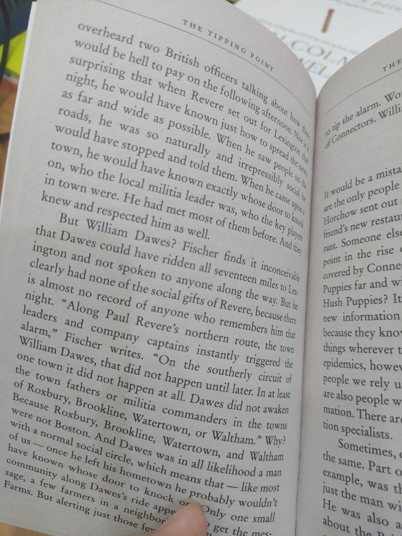 Về dịch vụ vận chuyển, đóng hàng, mình rất hài lòng với Fahasa. 
Sách khổ nhỏ, nhẹ, giấy tối màu.