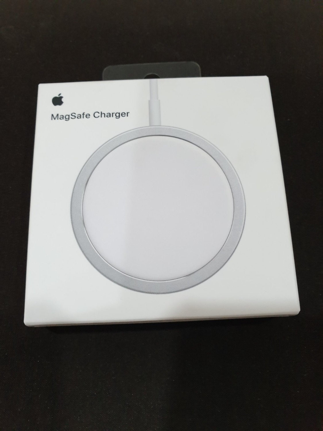 Hàng giao thật nhanh (TikiNow) chưa đầy 1h từ khi đặt hàng, xin cảm ơn TIKINOW. Hàng mẫu mã nhỏ gọn, cảm giác chắc chắc an toàn và chất lượng. Đã sạc thử, rất nhanh (có  lưng nhựa  cứng bên ngoài cũng nhận sạc luôn). Thời gian sử dụng sẽ xem xét và đánh giá sau thêm. Hiện tại rất hài lòng.