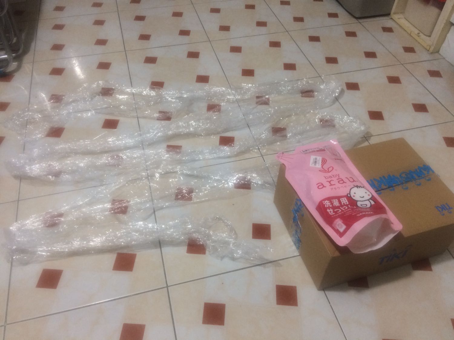 Đề nghị Tiki xem xét lại quy định về đóng gói hàng hoá, có 1 gói nước giặt thôi mà bọc trong 4m nilon gói hàng, quá lãng phí và thiếu thân thiện với môi trường, theo tôi chỉ cần 1/4 số nilon đó là quá đủ, vì đằng nào cũng còn để trong hộp cacton nữa Đề nghị Tiki xem xét lại quy định về đóng gói hàng hoá, có 1 gói nước giặt thôi mà bọc trong 4m nilon gói hàng, quá lãng phí và thiếu thân thiện với môi trường, theo tôi chỉ cần 1/4 số nilon đó là quá đủ, vì đằng nào cũng còn để trong hộp cacton nữa