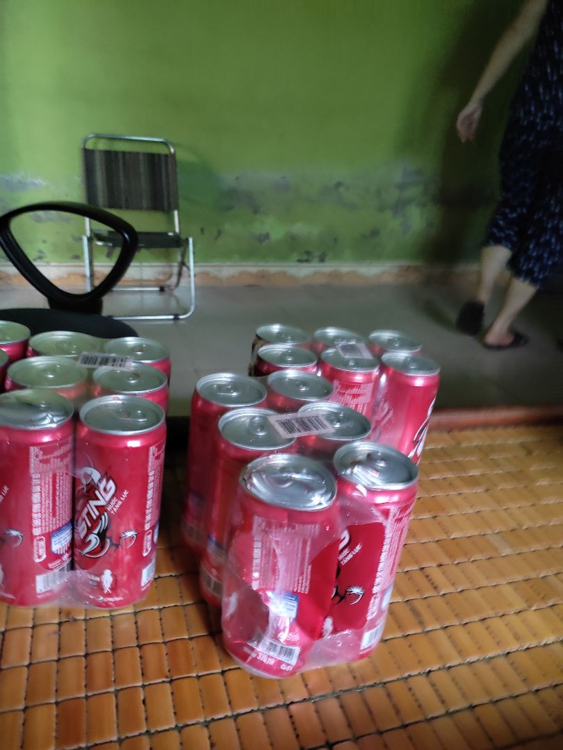 lần thứ 2 mua nước ở tiki quá tệ trước tết mua thì bị thiêú 1 chai giờ thì bị bể 1 chai thùng thì ướt tùm lum tôi ko hiểu sao tiki bán hàng tệ đến vậy khiếu nại thì ko giải quyết