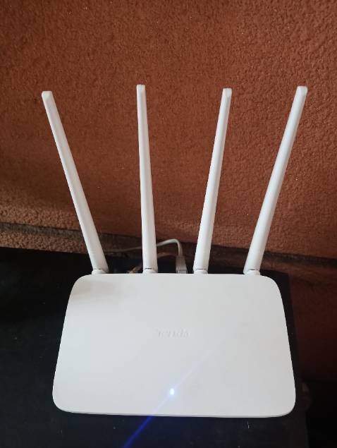 Hàng sử dụng và cài đặt vào liền, nói chung hộp phát wifi rất là ưng ý.