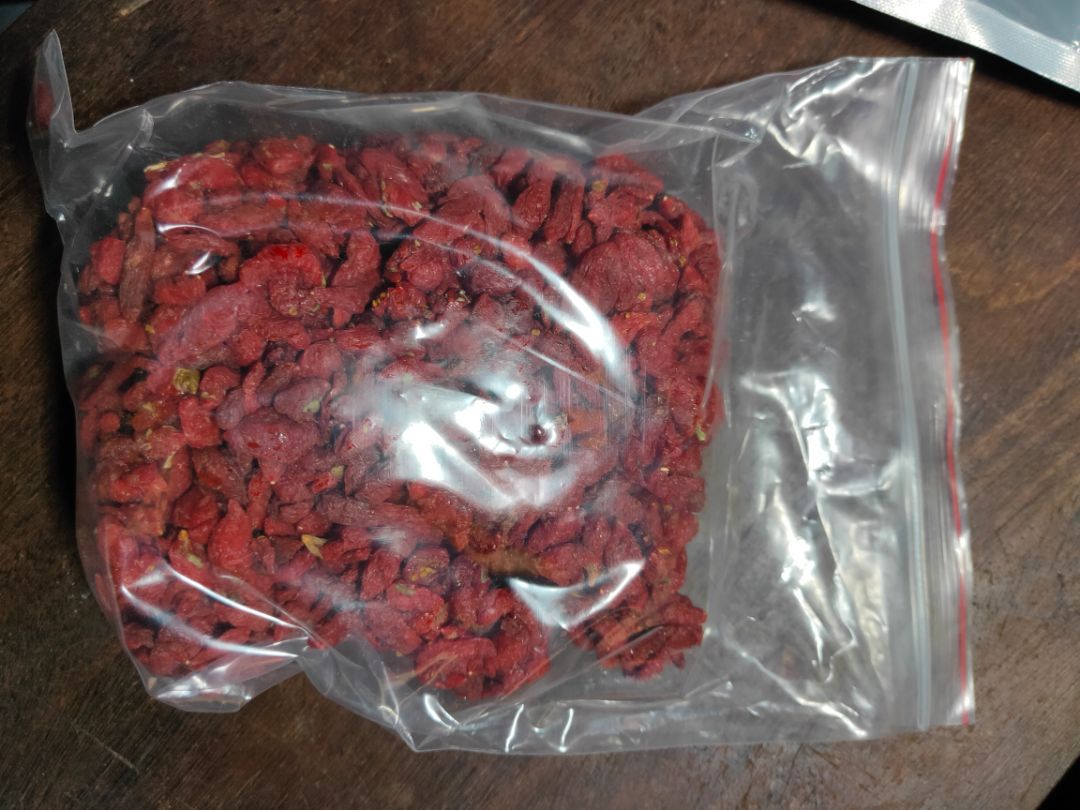 đóng gói rất tệ, có 2 túi hộp nhưng ko dán niêm phong gì cả. hạt đóng thành một cục hình như là hàng tồn từ lâu mà dán nhãn đóng gói ngày 30/6/20. mong tiki hỗ trợ cho trả hàng