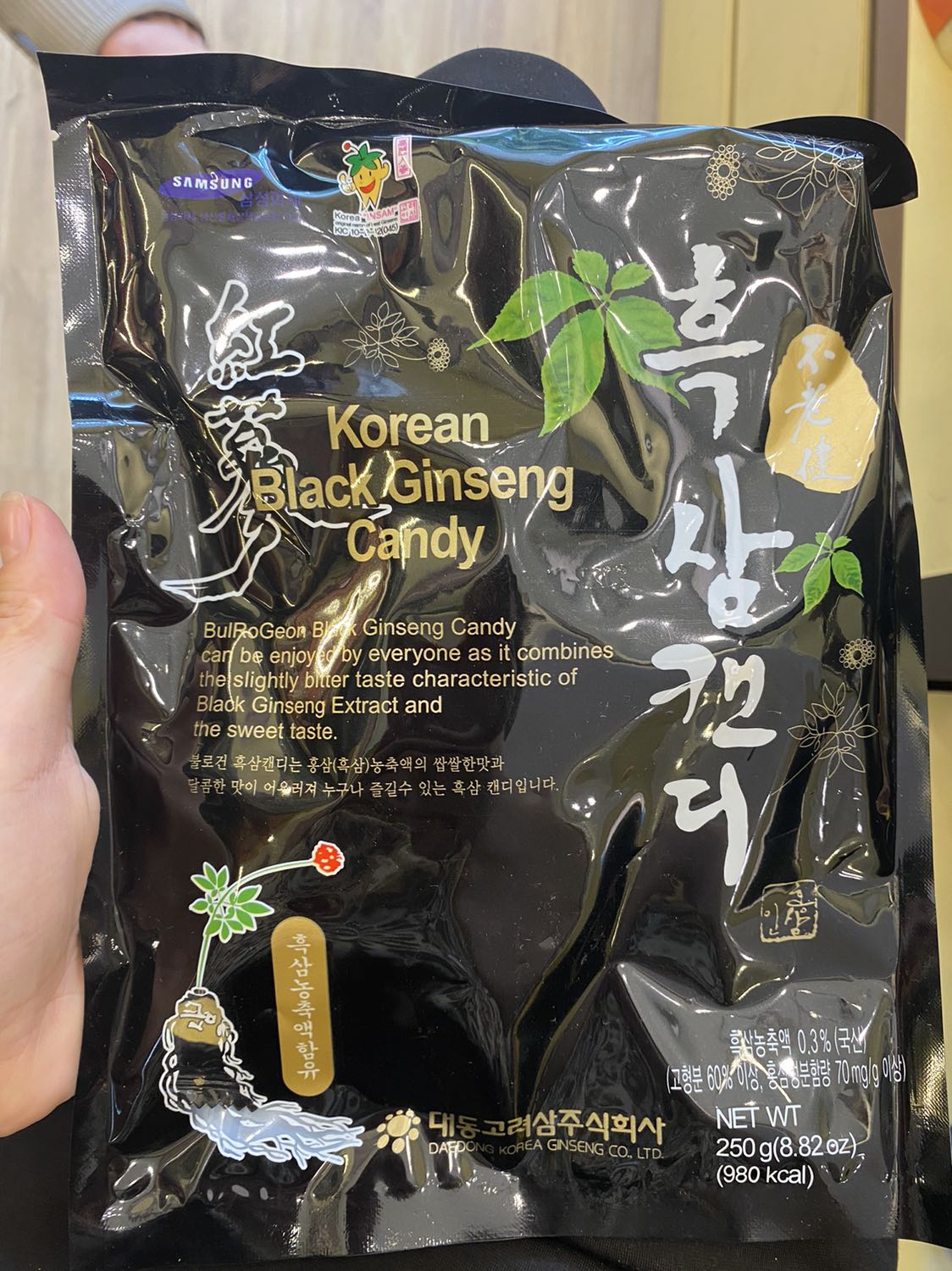 Thấy rẻ, mua mấy thư khác nên mua thêm mấy gói về ngậm. Nhưng mùi sâm hơi đậm. Giao nhanh