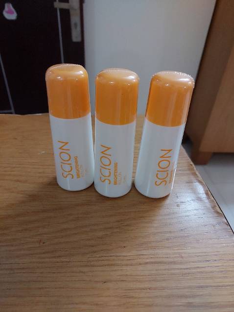 Mình dùng sản phẩm này lâu rồi, mùi hương dễ chịu. Shop đóng gói chưa chắc chắn, hộp đựng bị bung. Giao hàng nhanh. Bạn giao hàng lễ phép.