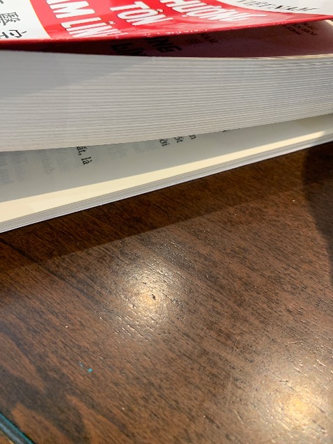 Xưa giờ mua sách tiki vẫn rất yên tâm, sách đẹp, in chữ to rõ ràng. Đóng gói kĩ thùng carton, tuy nhiên vẫn bị móp góc do vận chuyển.