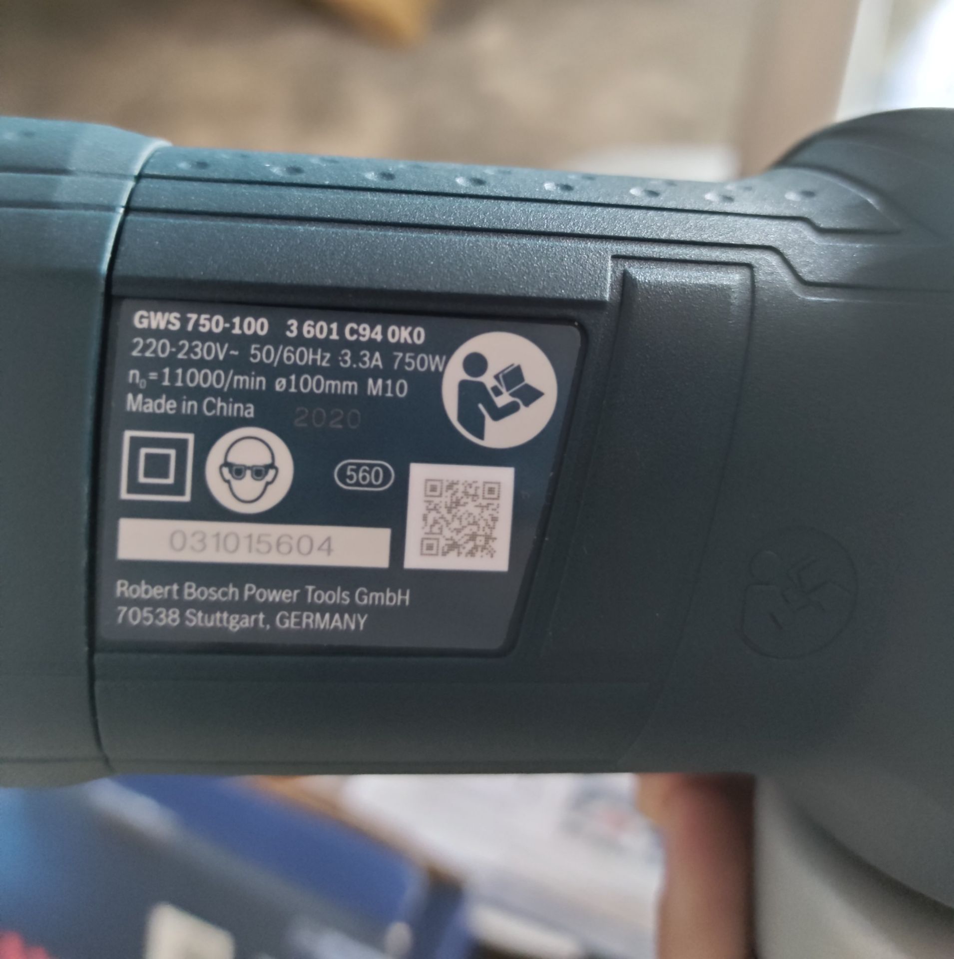 nhờ sop kích hoạt bảo hành giùm kích hoạt ko được sp cái chắn bảo vệ ko khớp với máy phải giùm kềm gò bóp mới được với con óc bị tuộc gai hơi thất vọng  còn máy thì tốt