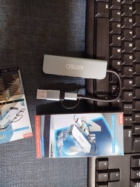 ✓ Hub USB 3.0 & Type-C ASWEI 4in1: USB 3.0 & Type-C To 4 USB 3.0 :
 •  Chất lượng tốt: Vỏ nhôm tản nhiệt tốt, chắc chắn, hub rất mát trong quá trình sử dụng lâu.
 •  Kết nối ổn định: Cổng USB chắc chắn, tốc độ truyền cao, không có độ trễ
 •  Thời gian giao hàng nhanh, SP đóng gói cẩn thận, nhân viên thân thiện.
 •  Giá cả cạnh tranh: Mua 3 bộ chia USB ASWEI với giá ưu đãi.
 •  Thiết kế tiện lợi: Kích thước nhỏ gọn, dễ dàng cầm nắm. Vỏ nhôm bền bỉ, bảo vệ khỏi va đập.
 
--> Hub chuyển đổi USB Type-C ASWEI 4in1 có chất lượng tốt, thiết kế chắc chắn, kết nối tốc độ cao & ổn định. Giá tốt. ✓ Hub USB 3.0 & Type-C ASWEI 4in1: USB 3.0 & Type-C To 4 USB 3.0 :
 •  Chất lượng tốt: Vỏ nhôm tản nhiệt tốt, chắc chắn, hub rất mát trong quá trình sử dụng lâu.
 •  Kết nối ổn định: Cổng USB chắc chắn, tốc độ truyền cao, không có độ trễ
 •  Thời gian giao hàng nhanh, SP đóng gói cẩn thận, nhân viên thân thiện.
 •  Giá cả cạnh tranh: Mua 3 bộ chia USB ASWEI với giá ưu đãi.
 •  Thiết kế tiện lợi: Kích thước nhỏ gọn, dễ dàng cầm nắm. Vỏ nhôm bền bỉ, bảo vệ khỏi va đập.
 
--> Hub chuyển đổi USB Type-C ASWEI 4in1 có chất lượng tốt, thiết kế chắc chắn, kết nối tốc độ cao & ổn định. Giá tốt.