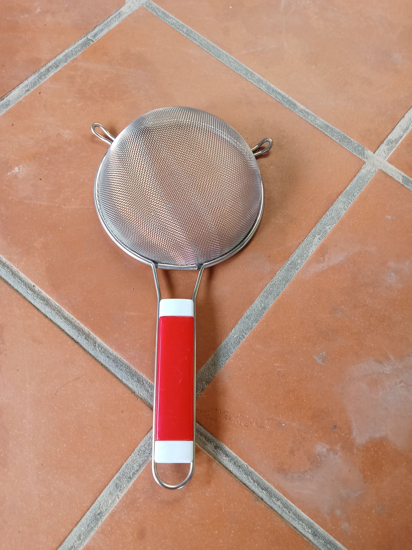 Tôi muốn đổi trả cái này ngay lập tức. Không đúng với hình ảnh. Cái này là hàng chợ trà trộn vào