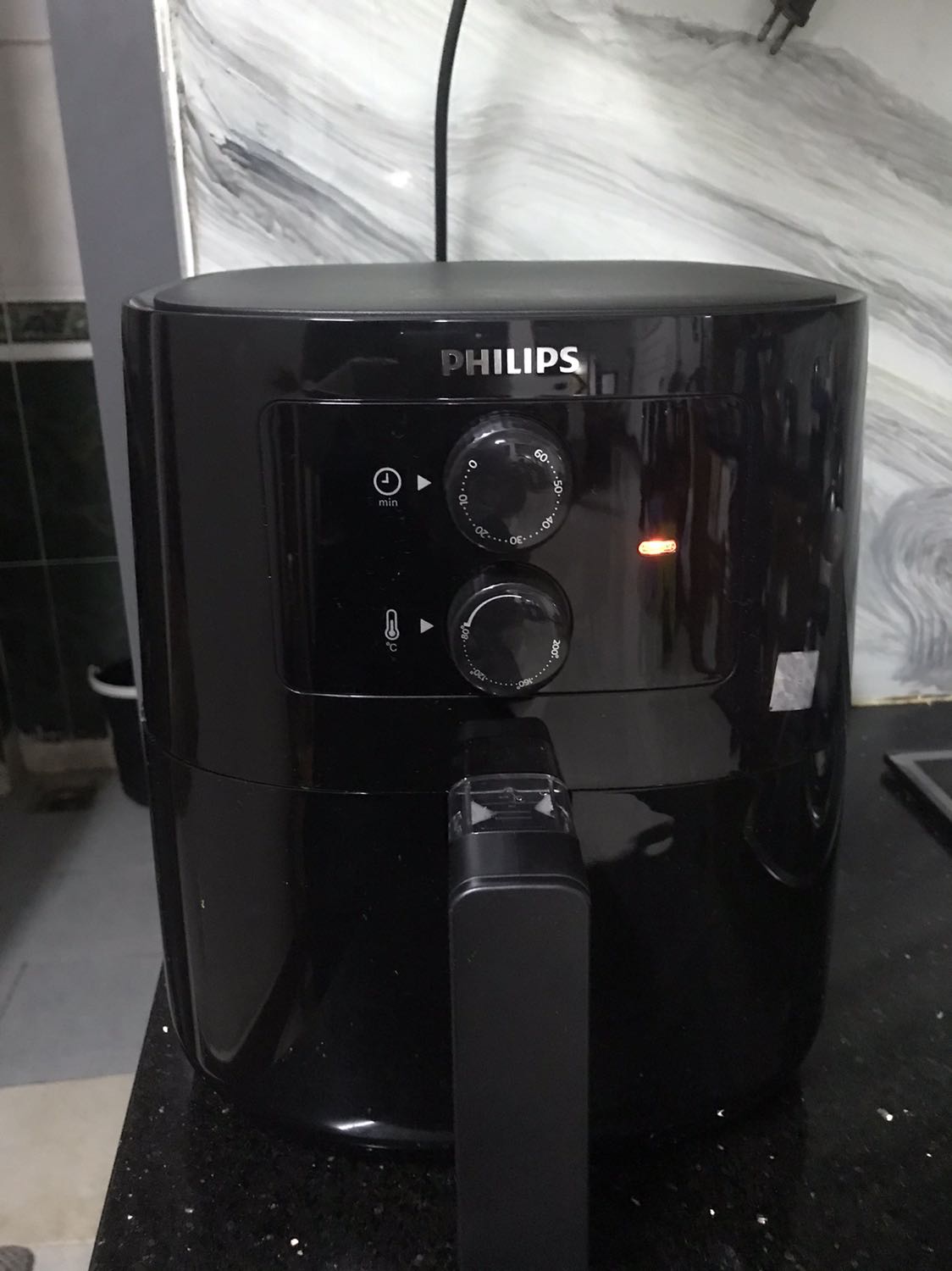 Cũng tạm ổn
Nấu món khô như món rang: cơm rang, khoai Tây sấy; thực phẩm có nước phù hợp hơn: mực nướng, thịt nướng… 
loại này ko phải nồi chiên nên mọi người đừng hiểu lầm công năng giống mình, nó là nồi ko khí đúng hơn, món khô xác định là RANG, sấy. Khi nấu thì cũng phải canh và đảo chứ ko chín đều được.
Dịch bệnh nên giao khá lâu