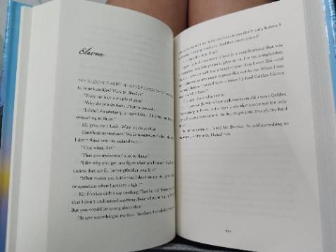 Sách đẹp, bìa cứng, màu in chất lượng. Giấy mềm, vàng ngà hoài cổ. Nội dung tuyệt vời, phần tiếp theo của quyển một. Very educational and enlightened love story.