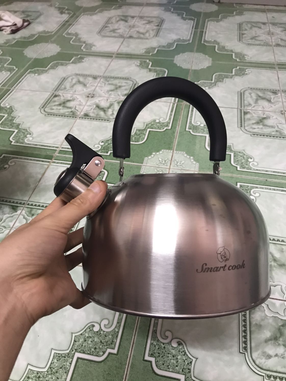 Sản phẩm nhỏ xíu, 2.5l nhưng chỉ nên dùng ở mức 2l thôi, bạn nào nhiều nhu cầu hơn thì nên chọn size khác. 
Chất khá mỏng, hi vọng dùng không bị vấn đề gì, đựng nước nóng nên cũng hơi sợ. 
Smartcook là 1 thương hiệu con của Elmich nhé, hi vọng là chất lượng được như đồ của Elmich