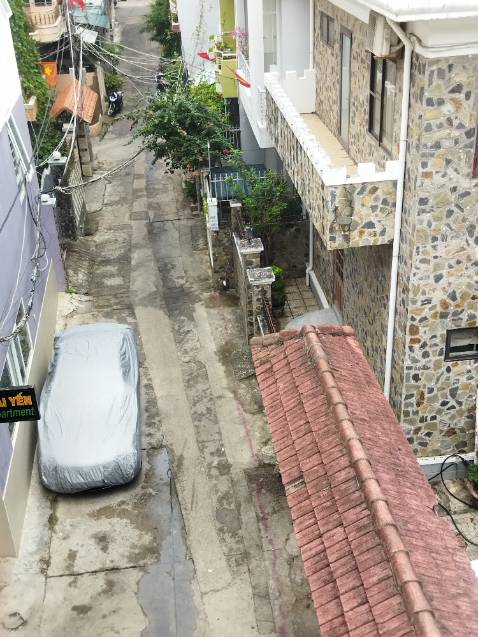 sản phẩm khác hình ảnh và mô tả (hình ảnh có tráng lớp keo nhôm bạc chống nắng), giao hàng chỉ có 1lớp nhựa màu xám còn thua cái áo mưa tiện lợi. Đúng là *** đảo sử dụng Tiki. Mọi ng lưu ý đừng để nó *** nữa