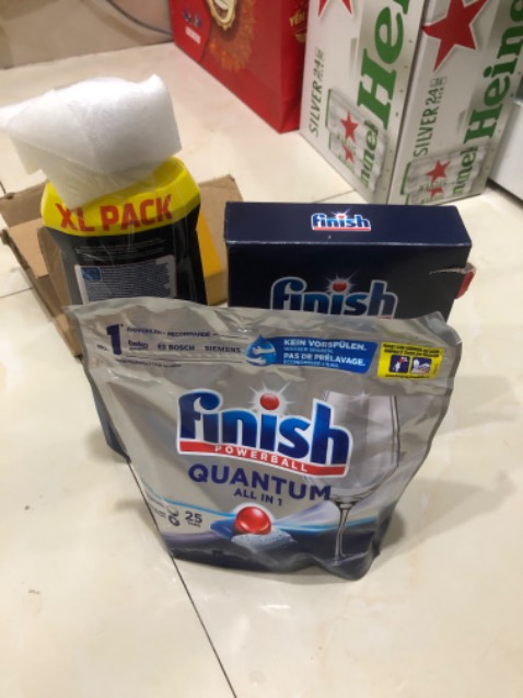 Làm ăn ***. Đặt mua 2 túi x100 viên mà giao như này. Được 25 viên thêm chai nước và túi muối 1.2 KG