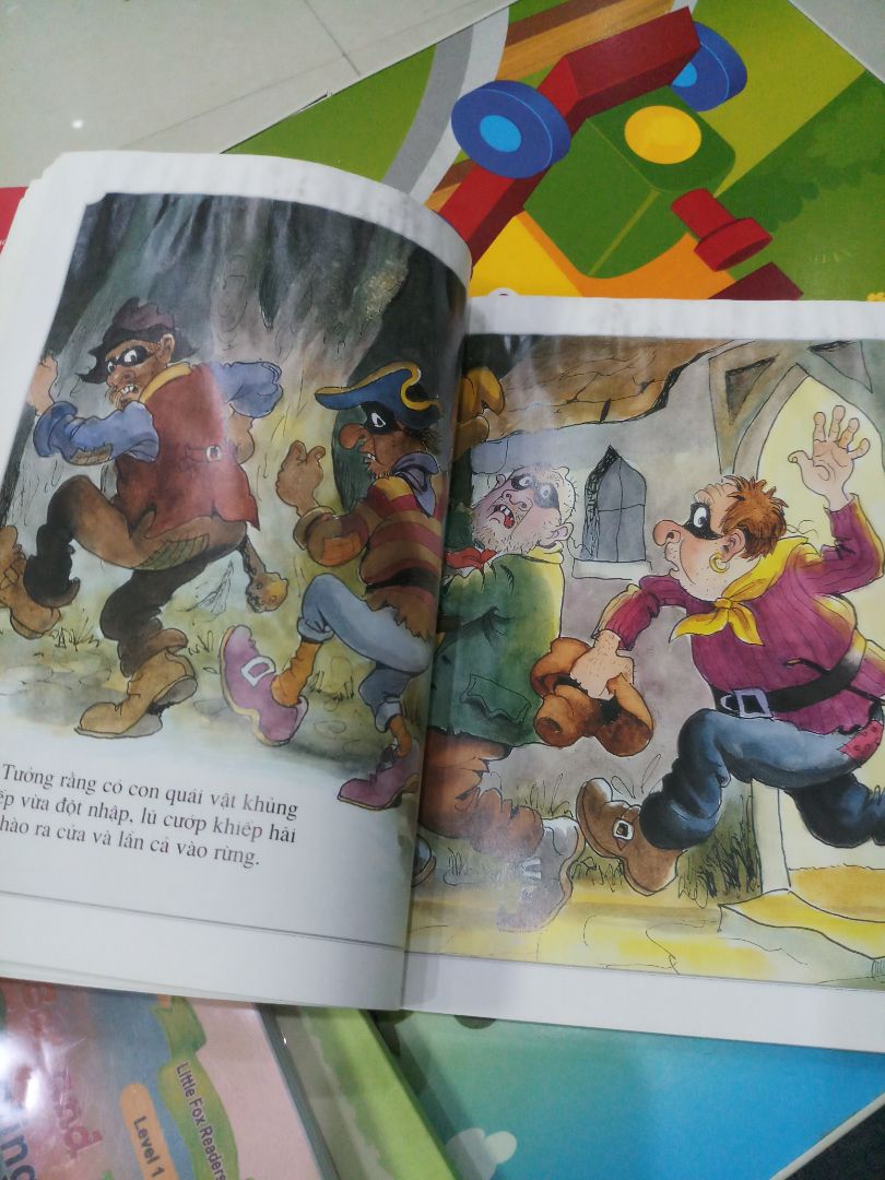 mình nhận sách, nội dung hay,có hình ảnh bắt mắt, tuy nhiên sách cũ, bị ẩm mốc. k biết tiki có chính sách đổi hàng k, thực sự nhânn sách khá thất vọng!