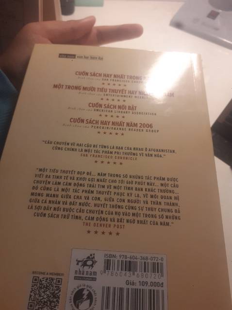 Sách đẹp chất lượng in tốt chắc chắn là vuông vắn bìa sắc nét và đẹp giao hàng siêu nhanh chưa đến một ngày nhưng mà do đóng hàng chưa ổn cho nên khi vận chuyển có bị móp méo một đoạn nhỏ mong sau nào shop nhớ dùng giấy bao quanh sách trước khi đóng vào hộp điểm sáng là không dùng ni *** để bọc sách chống sốc