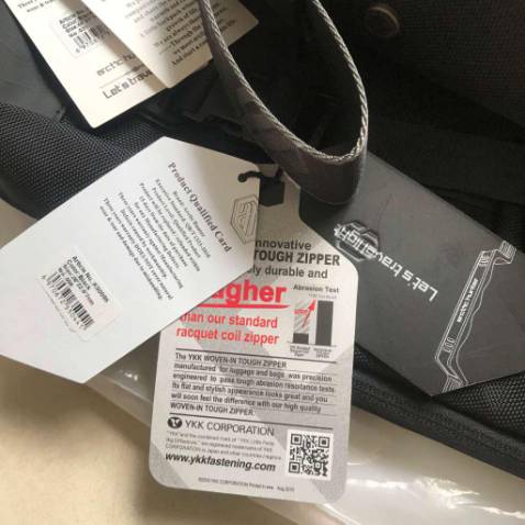 Hàng dày dặn , đường chỉ mấy chắc chắn, mình mua dc giá sale rất ưng ý. Hi vọng feedback của mình giúp cho các bạn mua hàng dễ dàng hơn. Chúc shop buôn may bán đắt nhé.