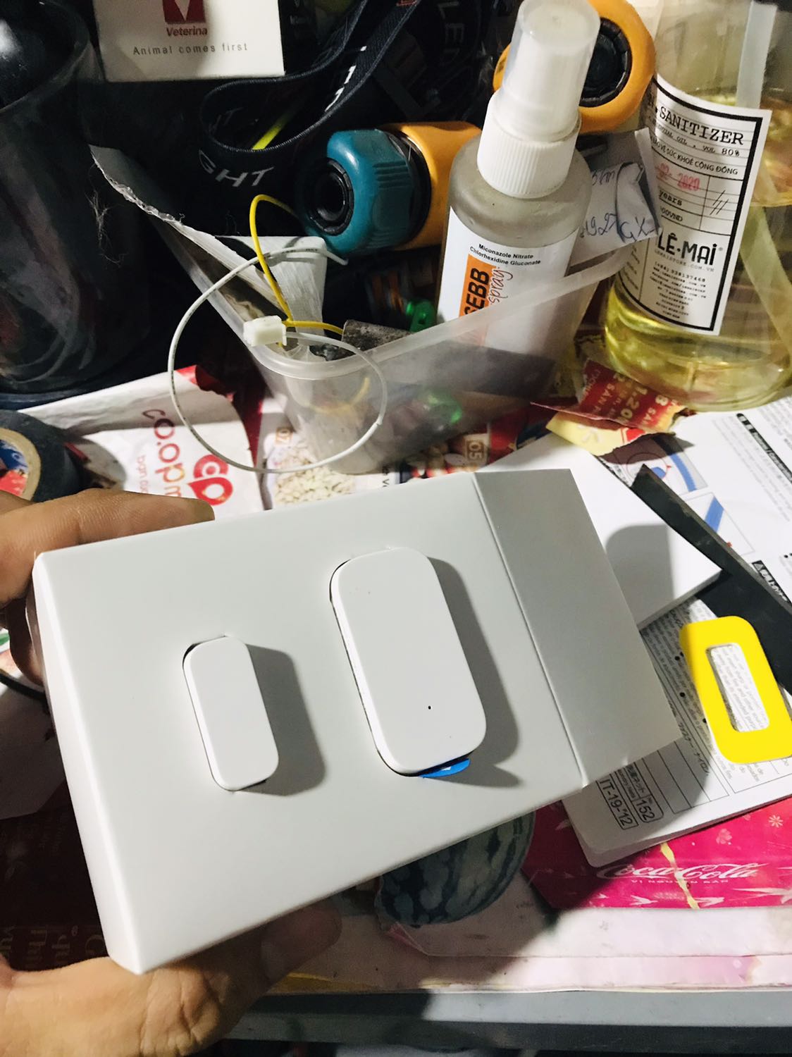 Cảm biến rất nhạy khi dùng hệ homekit, open hay close phát là báo tức thì trên app. Shop tư vấn nhiệt tình luac mình hỏi mình có sẵn cam g2h làm hub aqara đc ko. Dùng đc nhé, có sẵn cam g2h này thay thế cái hub aqara luôn, tiện vô cùng. Cảm biến nhỏ xíu xiu, keo dán siu chắc, gỡ ra cực khó nhé.