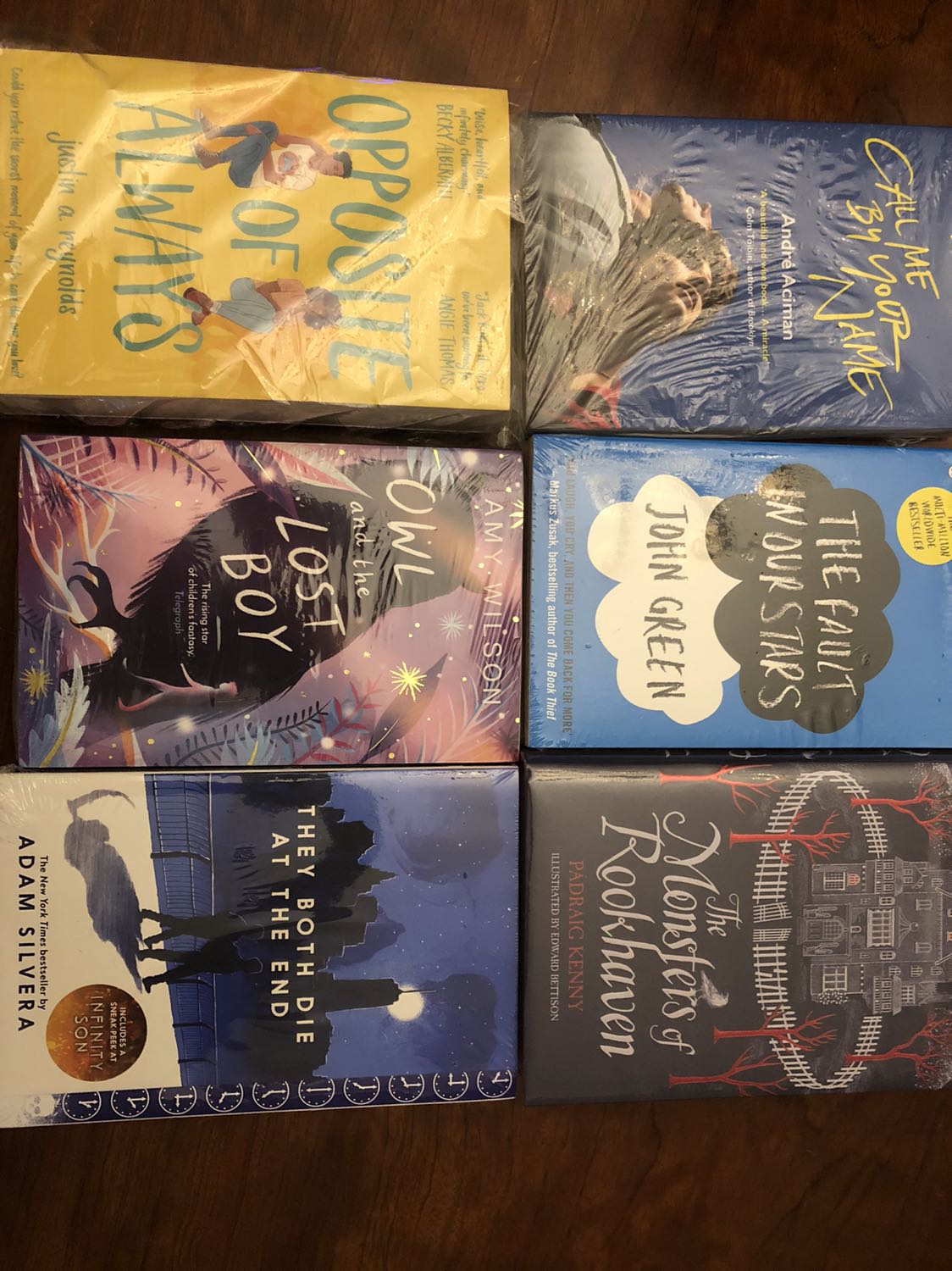 Hàng đến siêu nhanh, đặt 1h sáng thì 7h tối đã đến rồi ạ. Sách đẹp, bọc đầy đủ, thơm ơi là thơm, chưa mở túi vì em sợ xước:) (quyển opposite of always em tự mua ở ngoài hiệu ạ)