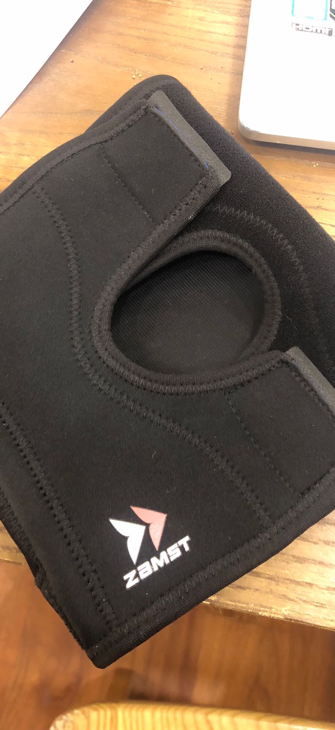 Good support. Very comfy and stretchy. The material is soft and breathable, so you don’t feel hot