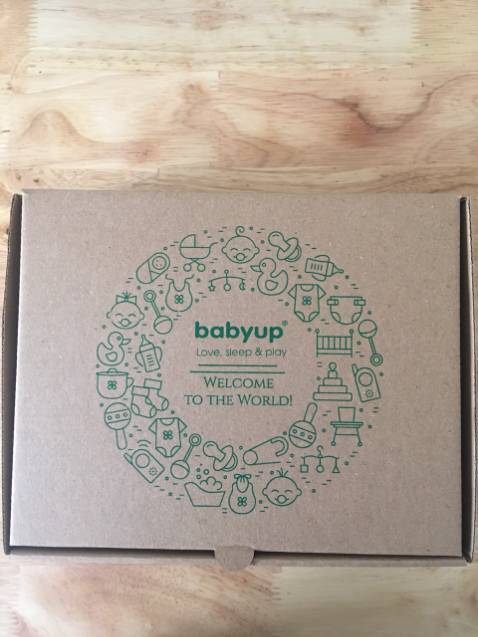 Shop đóng gói đẹp, sang và lịch sự. Mình mua tặng cho con của bạn để nguyên hộp tặng luôn k cần phải gói lại. 
Chũn chất lượng, giá cả phải chăng. Vải mềm mát và co giãn tốt ạ. Sản phẩm mua ở Tiki là yên tâm nhất.