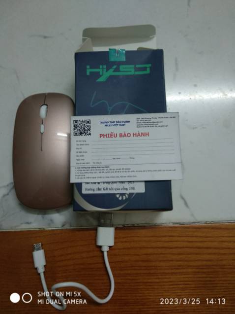 Giao hàng sớm hơn dự kiến 1 ngày. SP rất đẹp và sài ổn. Mình mua màu hồng nhưng thực tế giống màu vàng hơn. Bộ SP đầy đủ: Chuột, đầu kết nối máy tính, cáp sạc, phiếu BH.