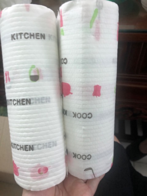 Quá đắt so với chất lượng. Tính ra hơn 100k mà đc có 2 cuộn giấy bé tí mỏng lét à. K biết có phải giao nhầm k? Mình đặt tưởng là được Combo 3 cuộn 1 sét là 6 cuộn. Ai ngờ giờ 2 sét có 2 cuộn